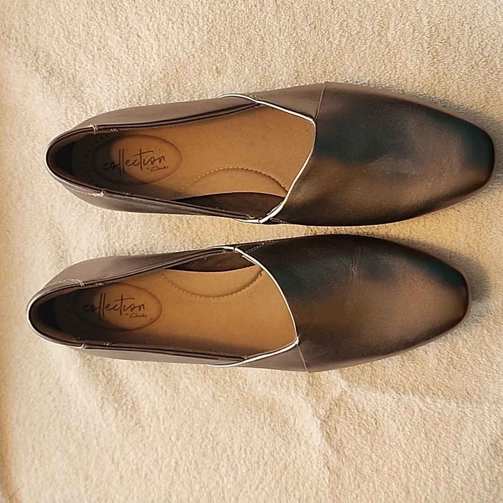 New - Clarks Pewter Flats